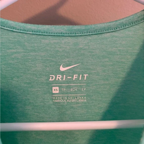 Women’s Green Nike Tank Top - Picture 3 of 4